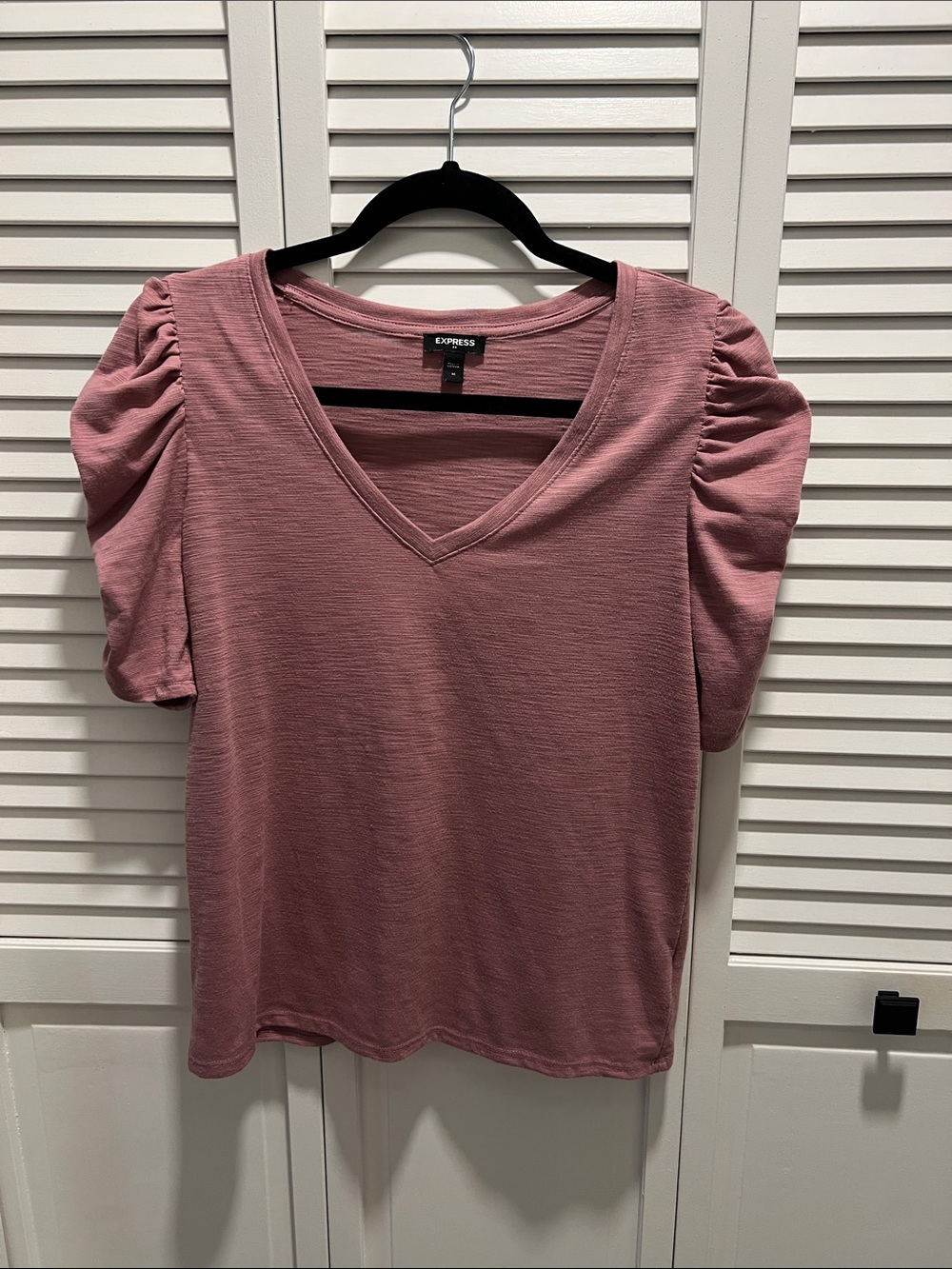 Express Dusty Rose V-Neck Puff Sleeve Tee